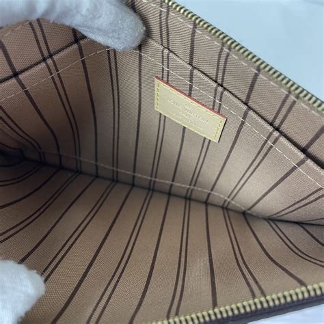 neverfull clutch